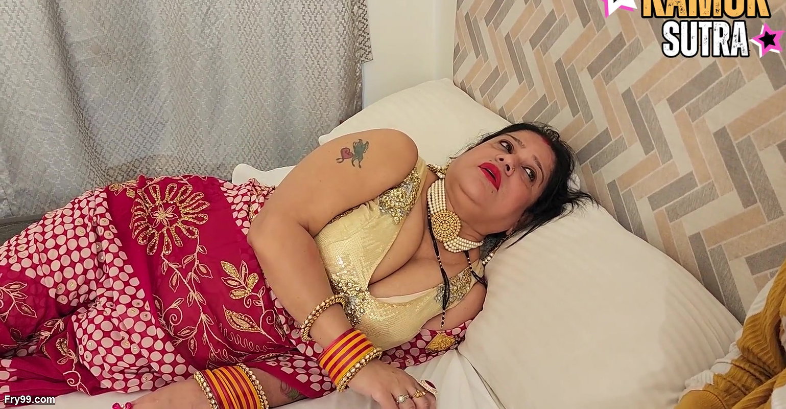 DESI AUNTY SEX WITH NEW BOY HARDCORE (hindi audio)
