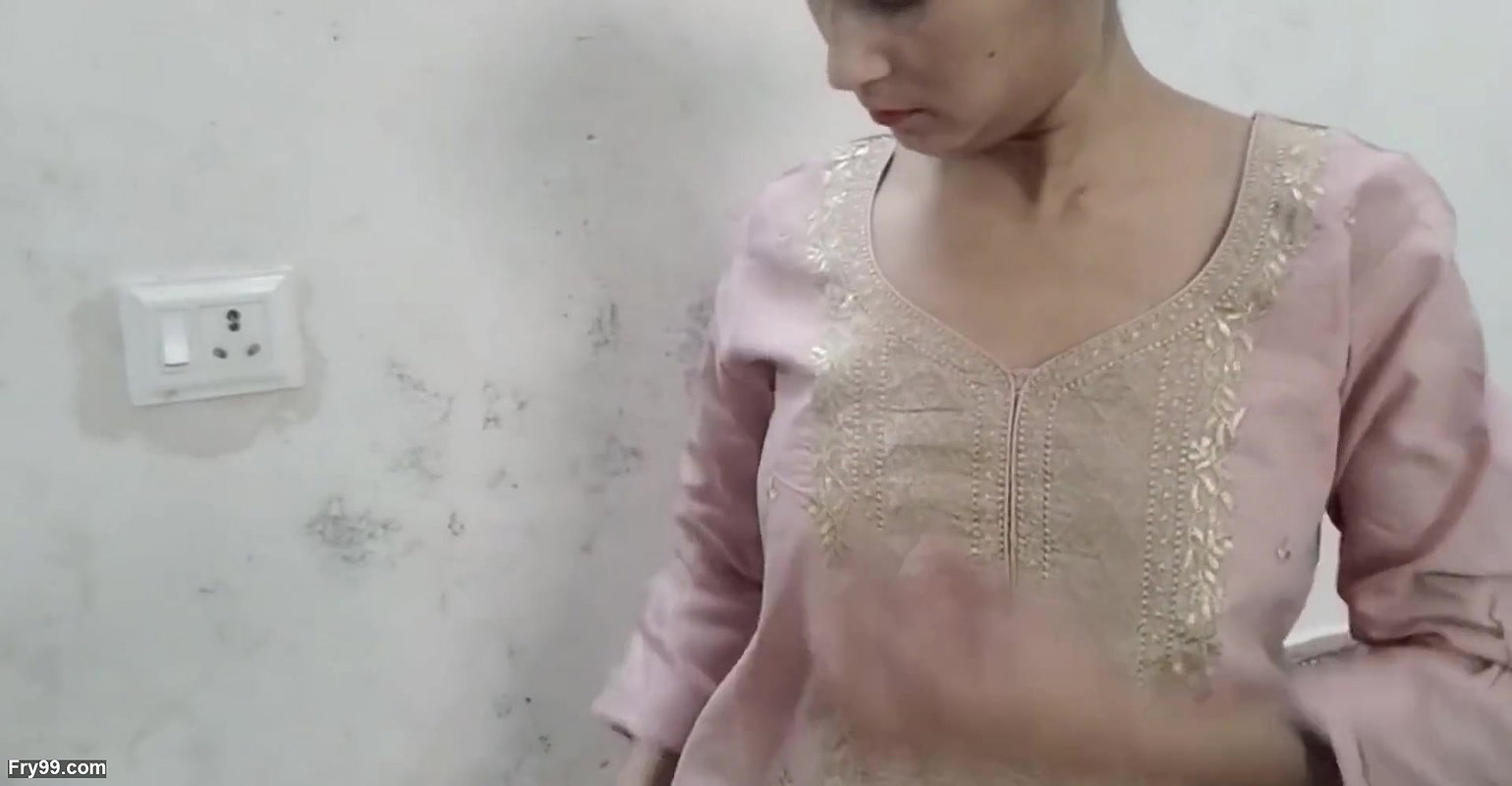 Cute step daughter ko ghar me band kar ke chod diya