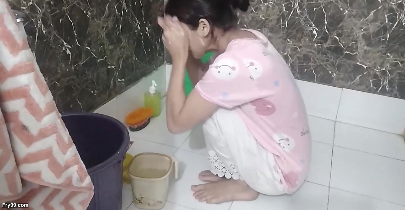 Chachi ko chodte samye land mera khara nhi hua