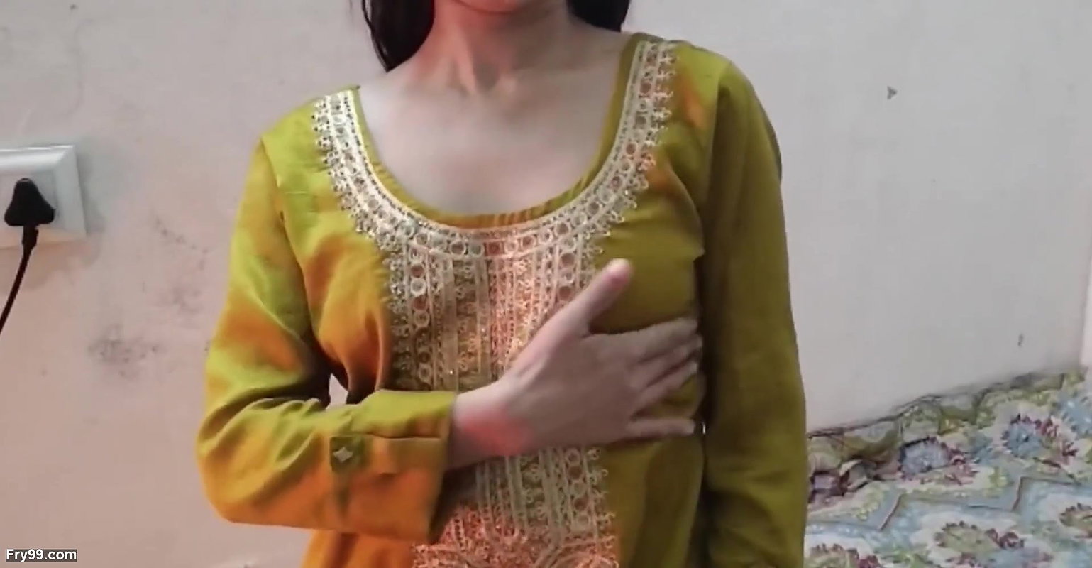 Chachi ko chodne ke chakkar me mera land tut gya