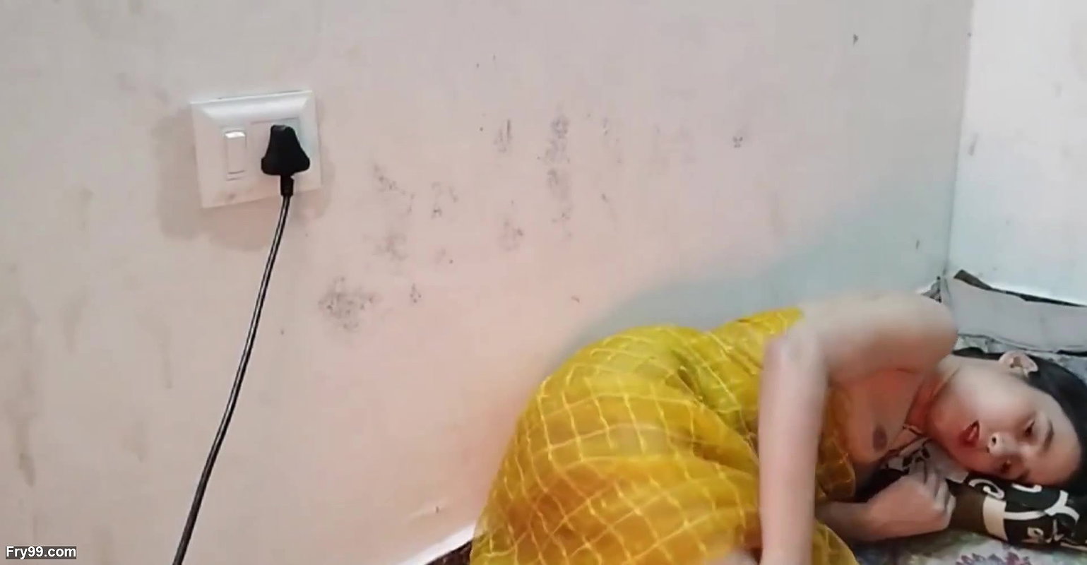 Chacha jaan ne gandi video dikha kar meri chut mari