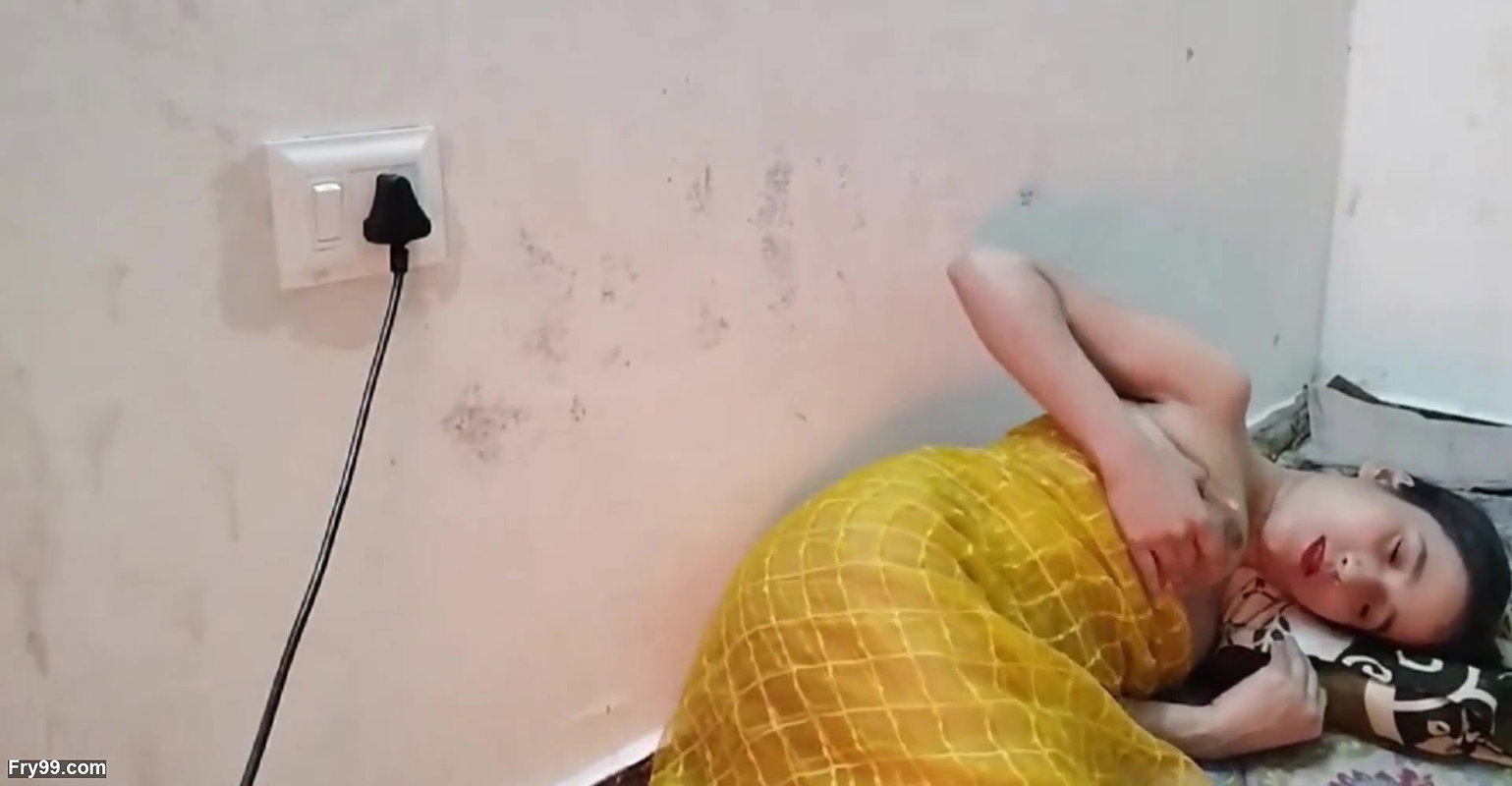 Chacha jaan ne gandi video dikha kar meri chut mari