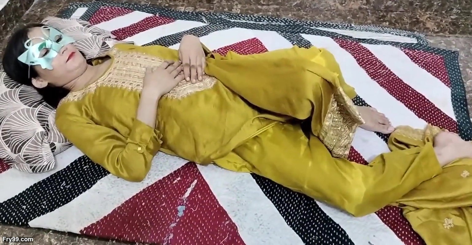 Bhabhi ko akeli dekh kar dever ne Jabar dasti chod diya