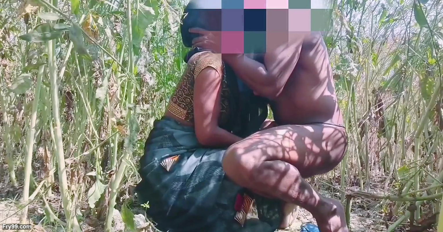 Bengali husband left his wife in the jungle and made her pregnant.desi dehati bhabho ko bhaiya ne gaon ke khet mo bur pela.hindi viral sex video