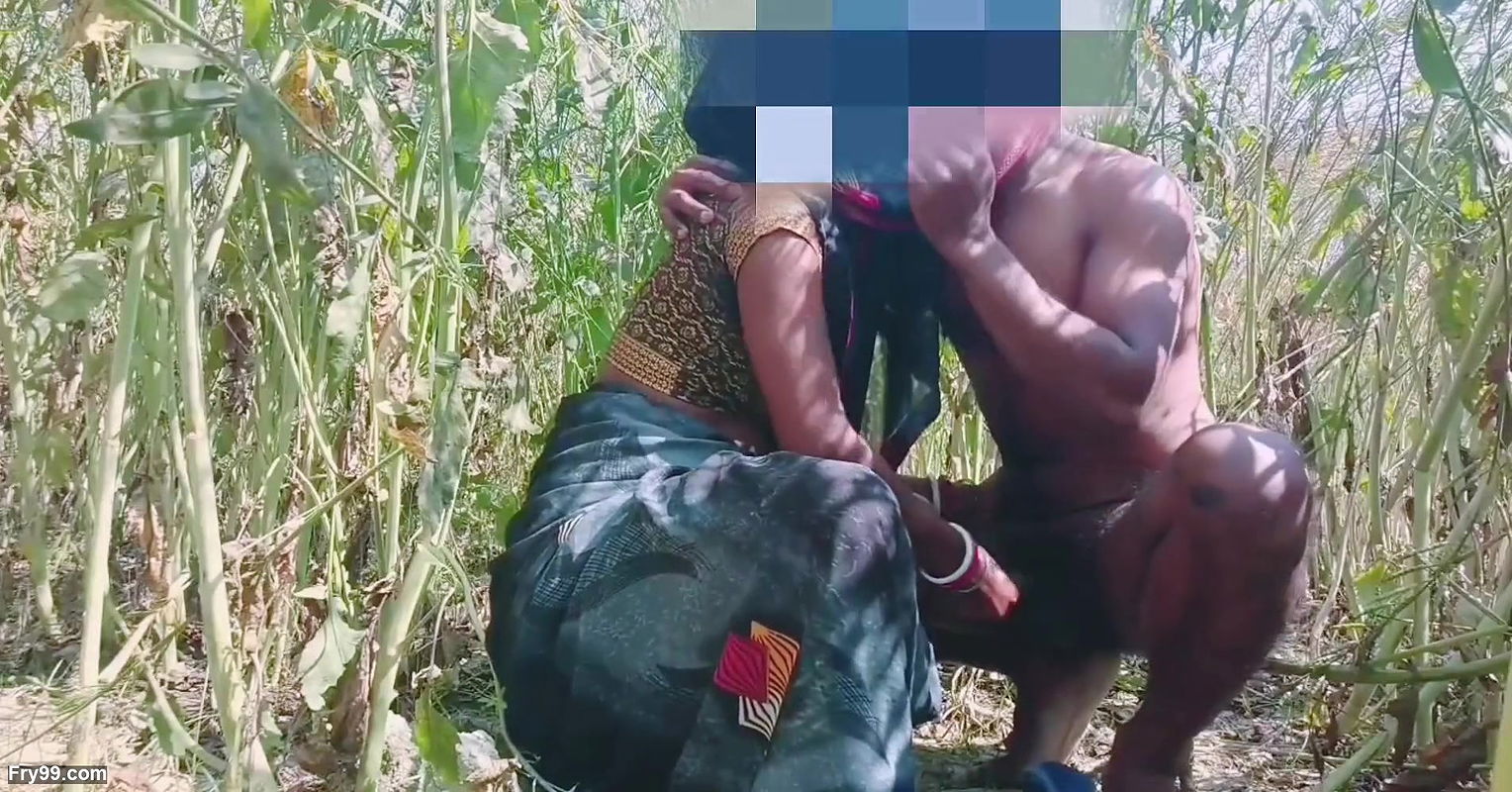 Bengali husband left his wife in the jungle and made her pregnant.desi dehati bhabho ko bhaiya ne gaon ke khet mo bur pela.hindi viral sex video