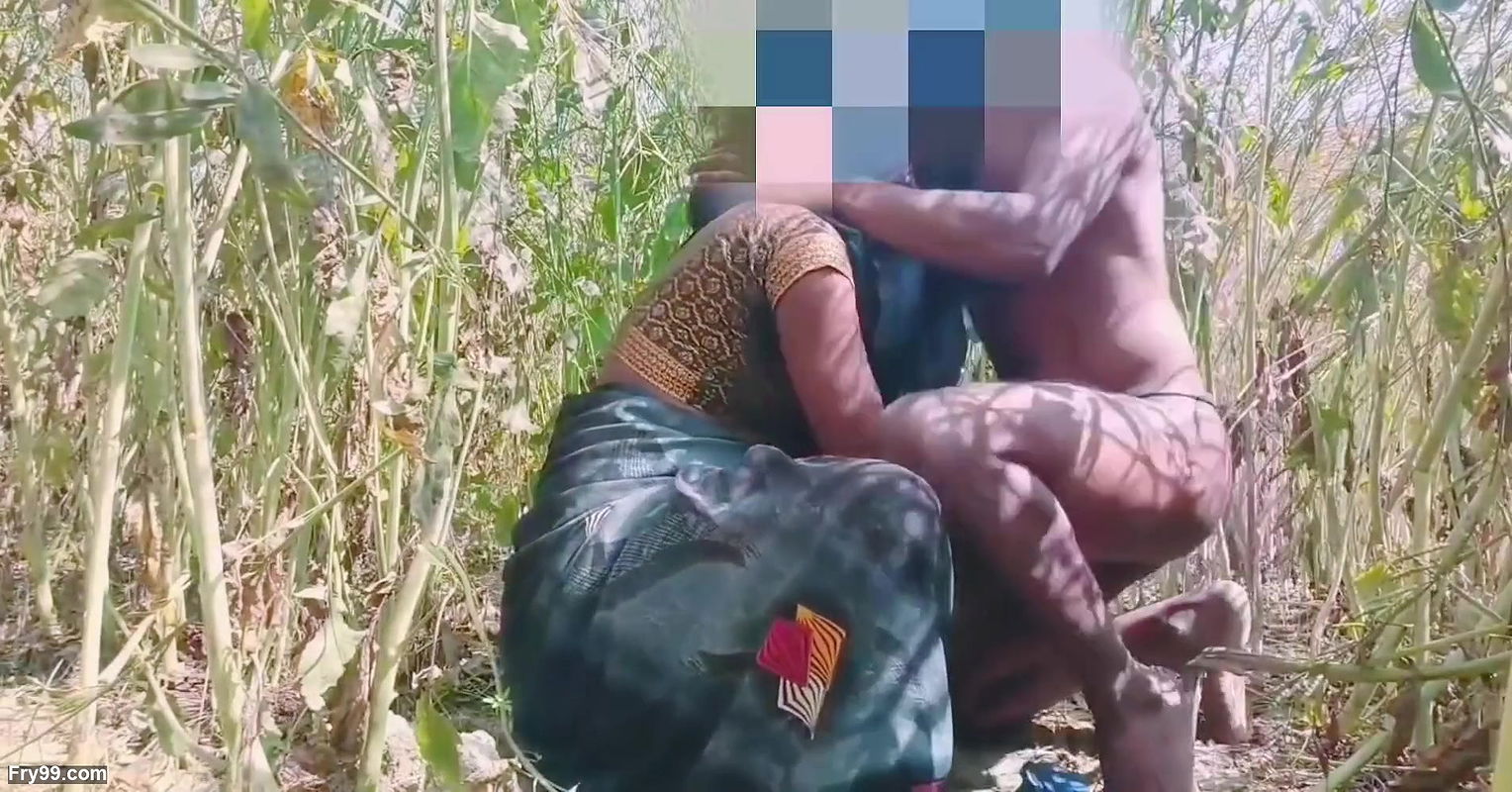 Bengali husband left his wife in the jungle and made her pregnant.desi dehati bhabho ko bhaiya ne gaon ke khet mo bur pela.hindi viral sex video