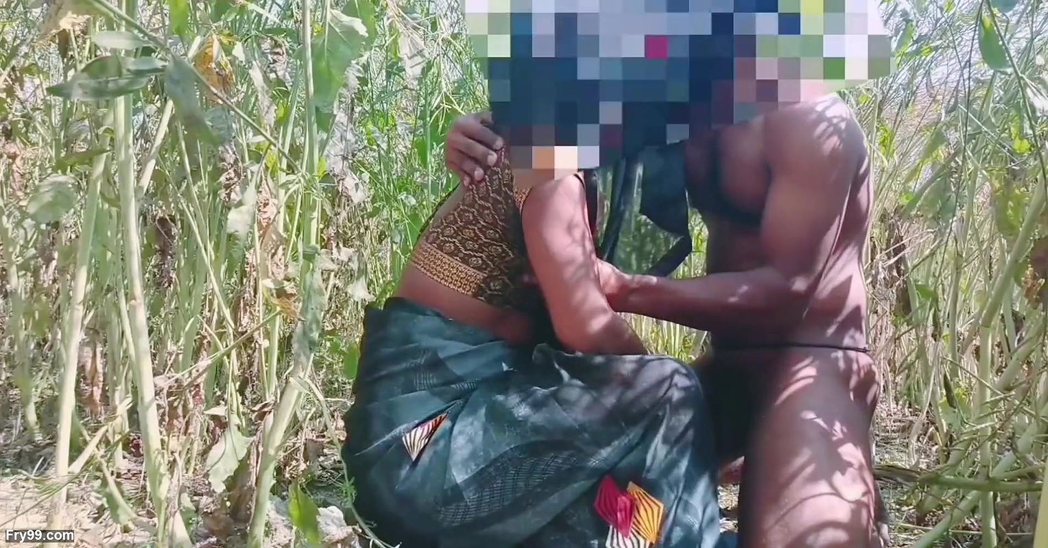 Bengali husband left his wife in the jungle and made her pregnant.desi dehati bhabho ko bhaiya ne gaon ke khet mo bur pela.hindi viral sex video
