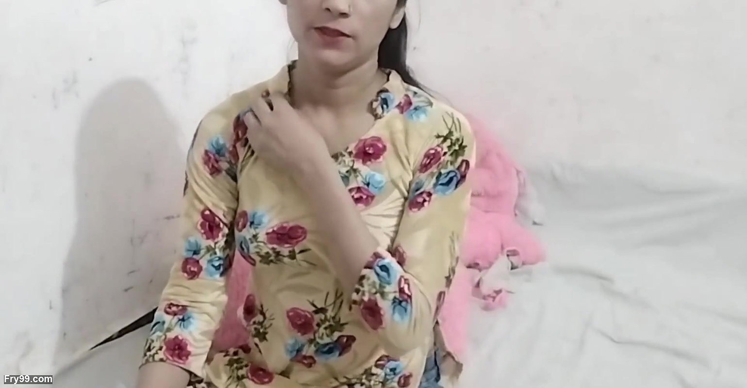 Bathroom me school girl ko jabar dasti patak ke chod diya