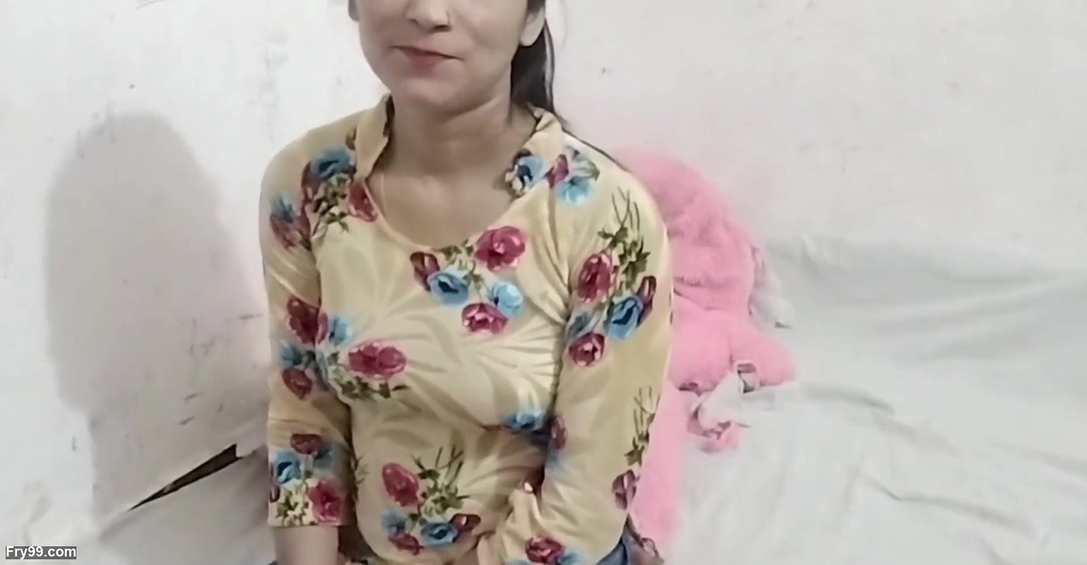 Bathroom me school girl ko jabar dasti patak ke chod diya