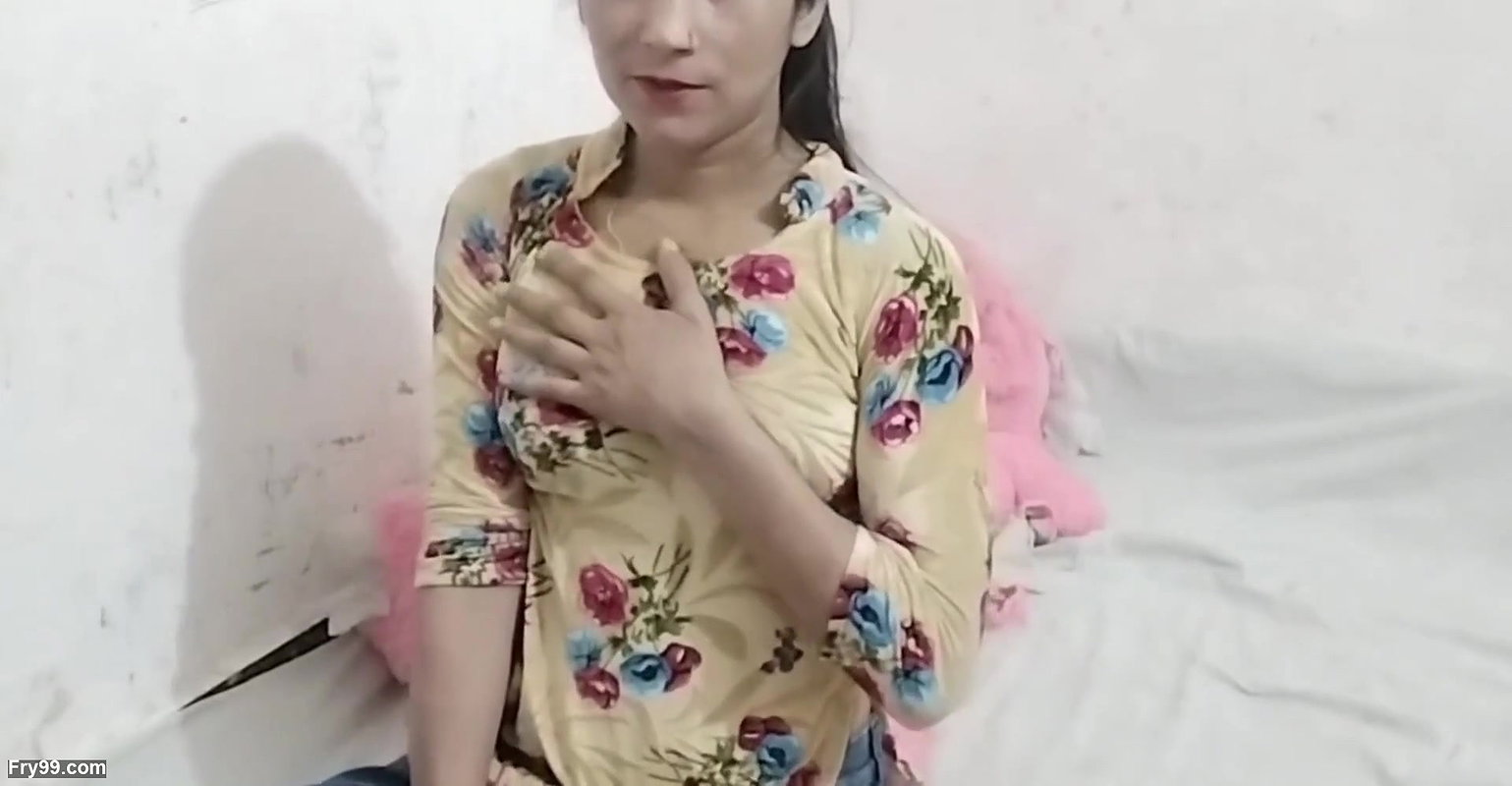 Bathroom me school girl ko jabar dasti patak ke chod diya