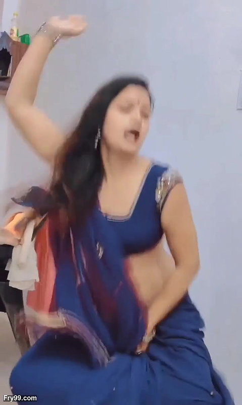 Sister-in-law put color while bathing, enter the bathroom