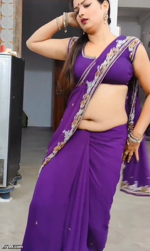 Sister-in-law put color while bathing, enter the bathroom