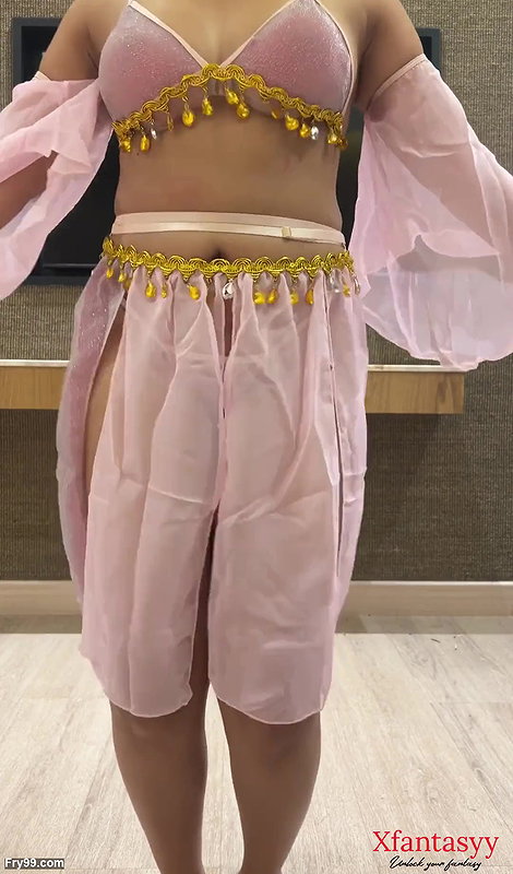 Hot desi Indian girl performing sexy dance