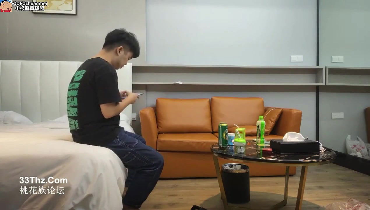 Asian call girl fuck in hotel-3