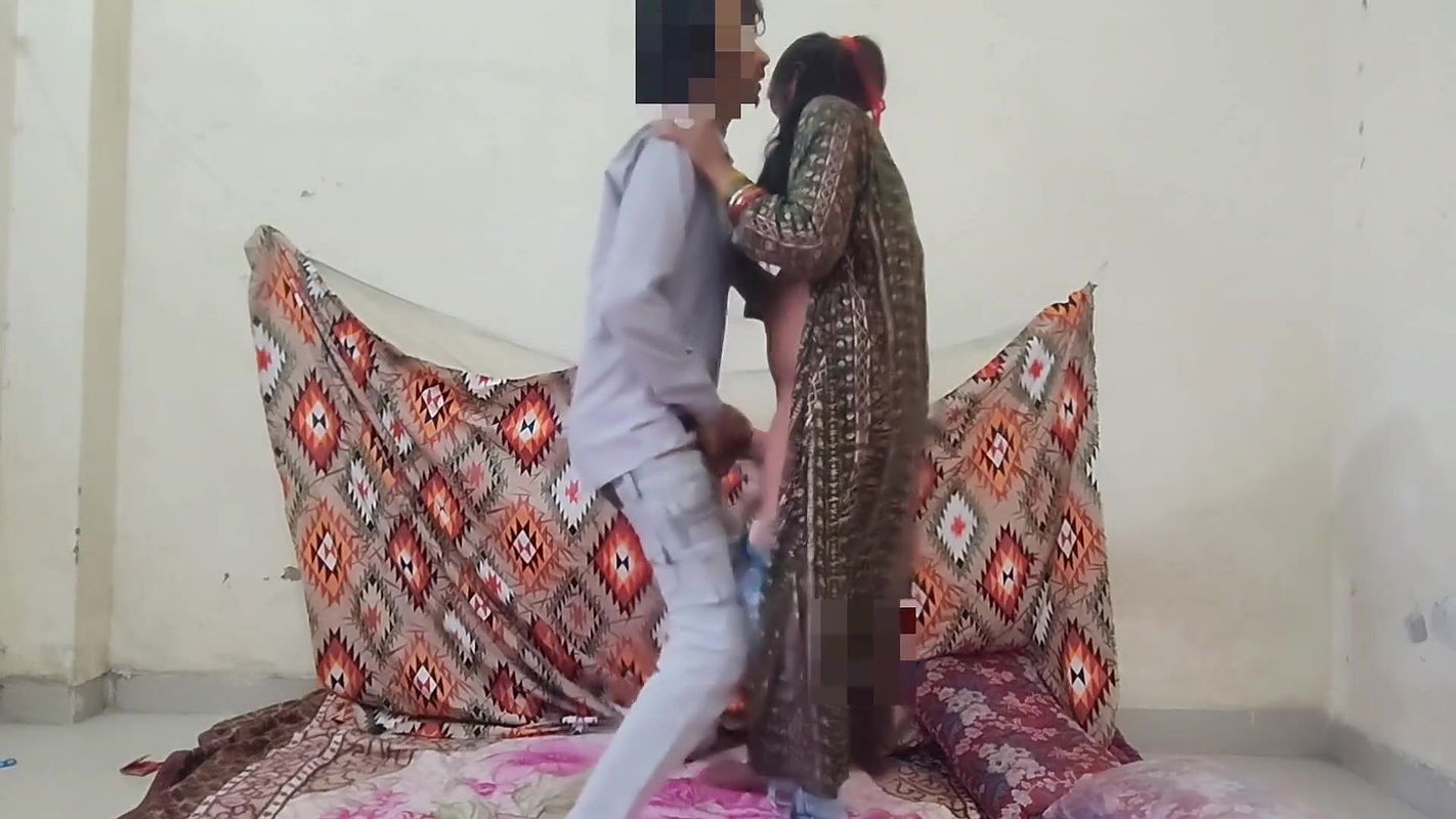 Bhabhi I Left Her Standing and Enjoyed a Lot, I Fucked the Pussy of Hot Bhabhi