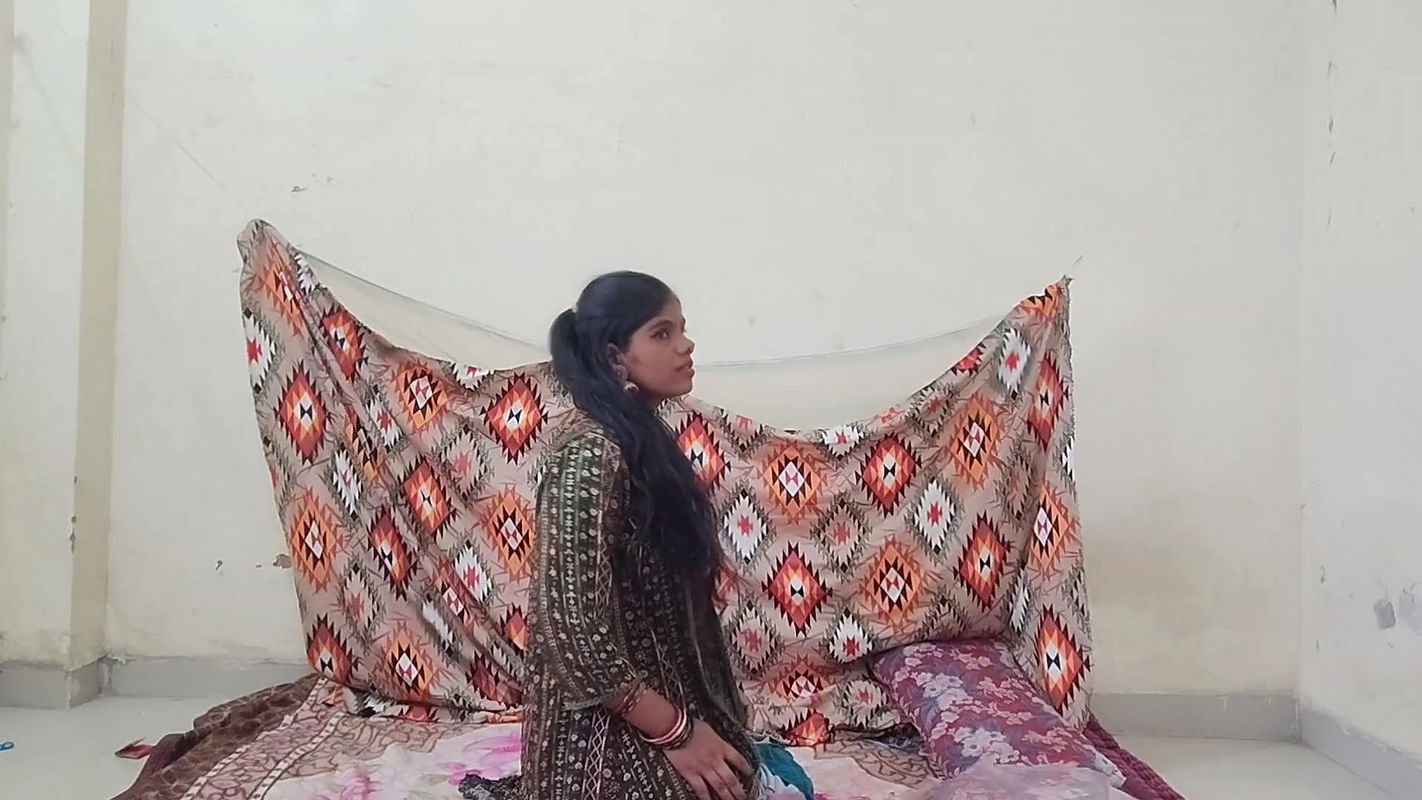 Bhabhi I Left Her Standing and Enjoyed a Lot, I Fucked the Pussy of Hot Bhabhi