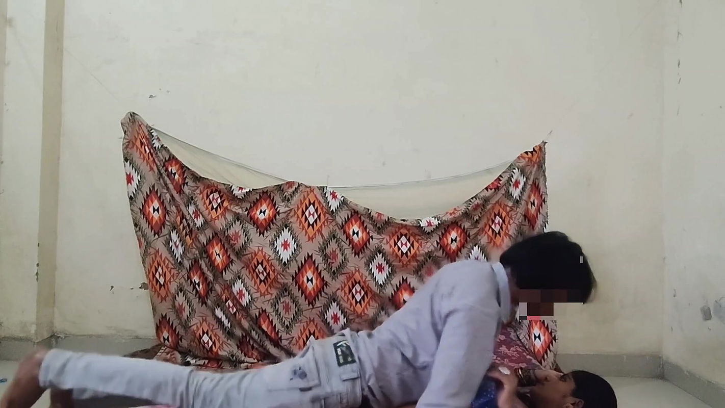 Bhabhi I Left Her Standing and Enjoyed a Lot, I Fucked the Pussy of Hot Bhabhi