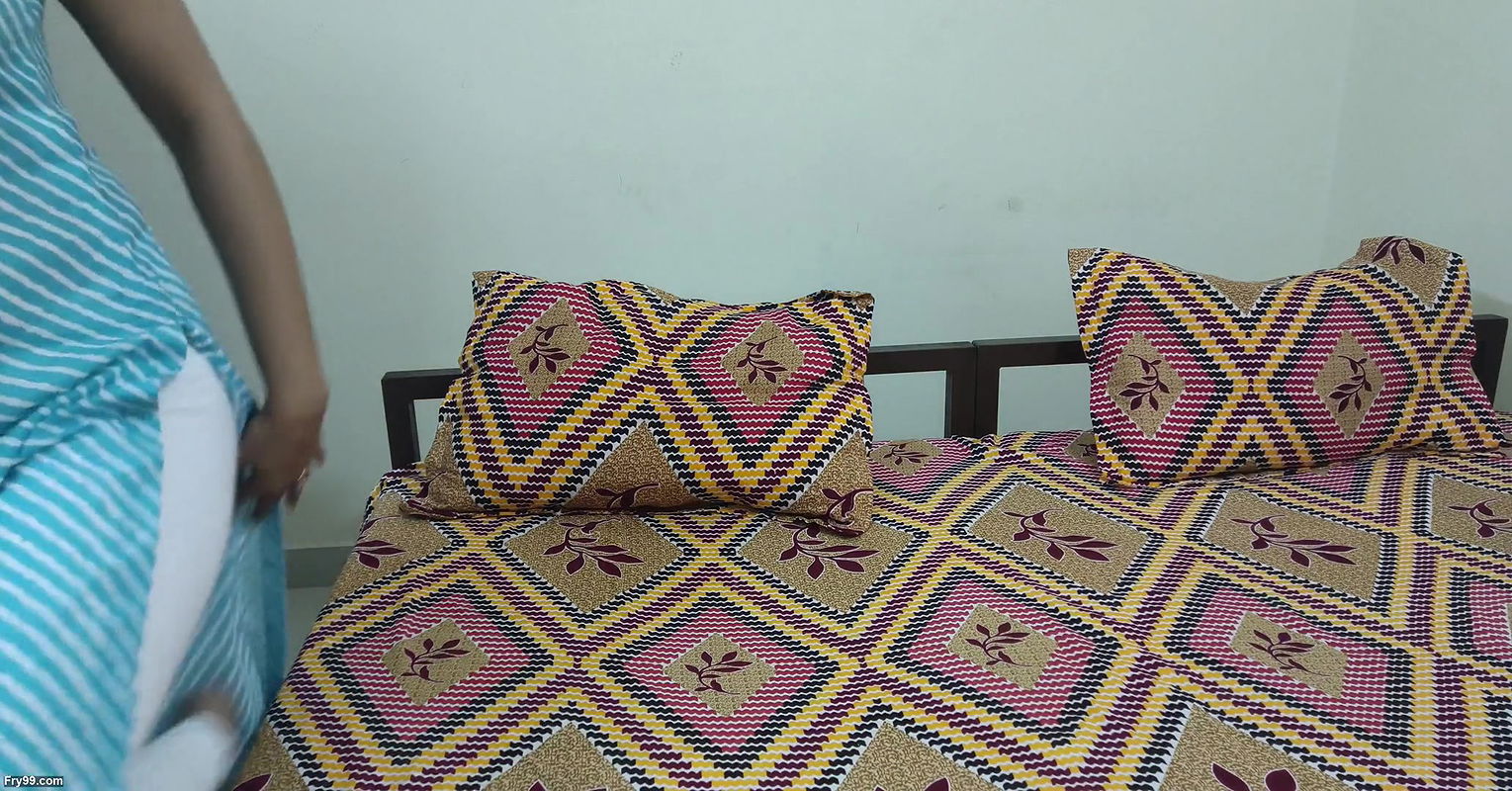 Saarabhabhi bahut hi khubsurat hai salwar aur suit very sexy Saara bhabhi