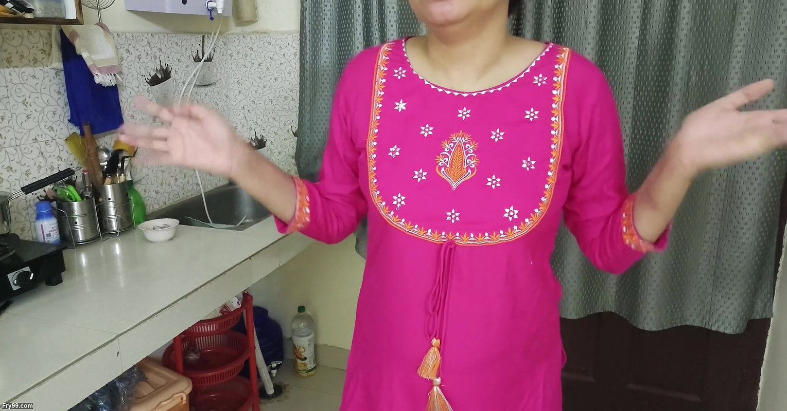 Newly married bhabi fucked by her devar in kitchen- Devar ne bhabi ke laakh mana karne pe bhi chod diya