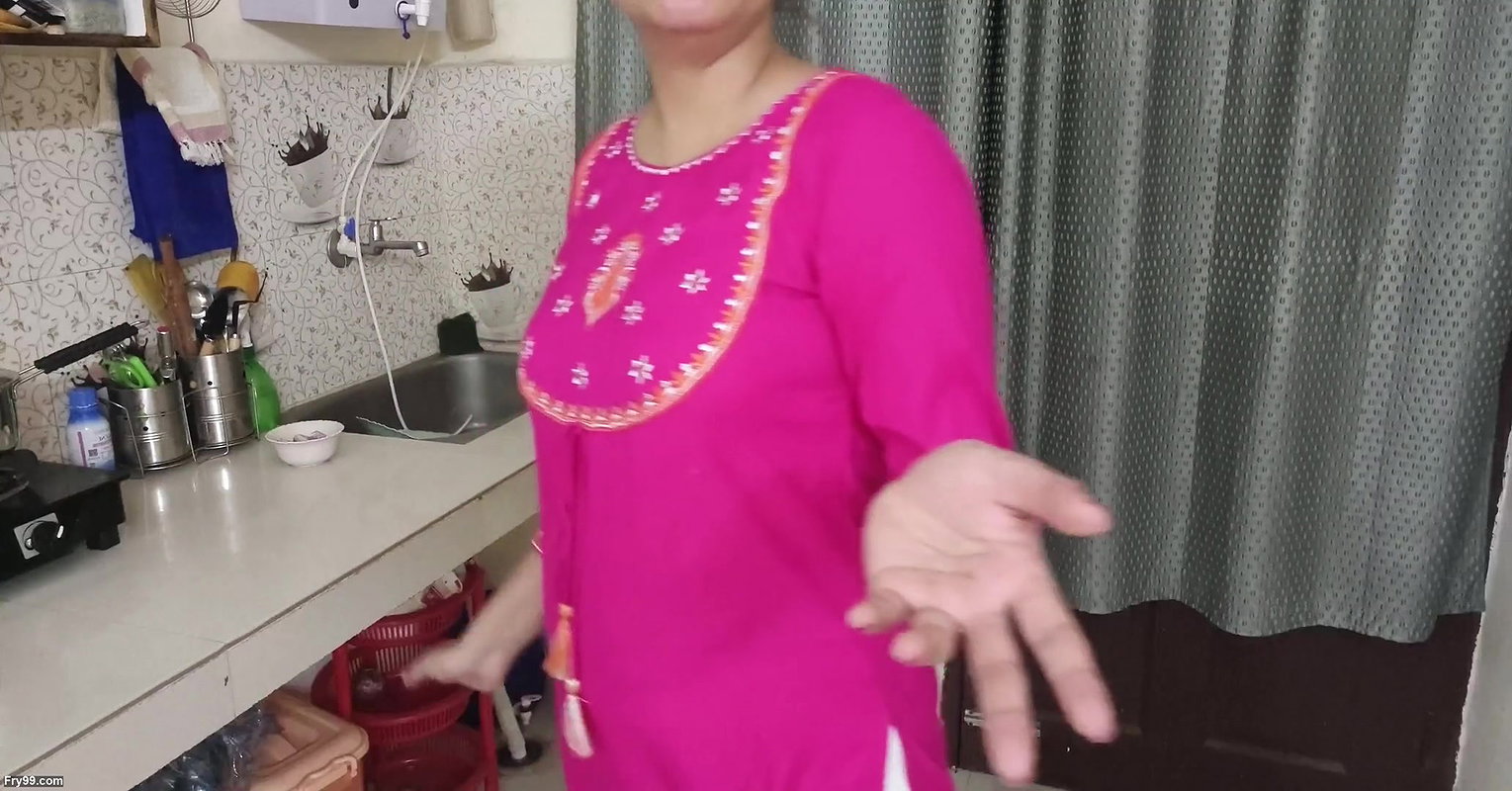 Newly married bhabi fucked by her devar in kitchen- Devar ne bhabi ke laakh mana karne pe bhi chod diya