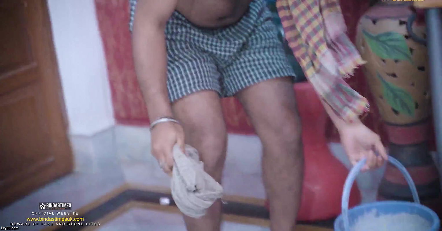 Indian Desi Battamiz Naukar Ko Suchorita ne CHodne ke liye Maja Chakaya ( Hindi Audio )