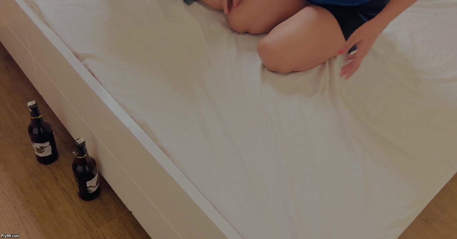 2 eighteen+ 19 year old step sister called her step brother and got him fucked threesome 2 Ledki 1 Ledka with hindi audio voice