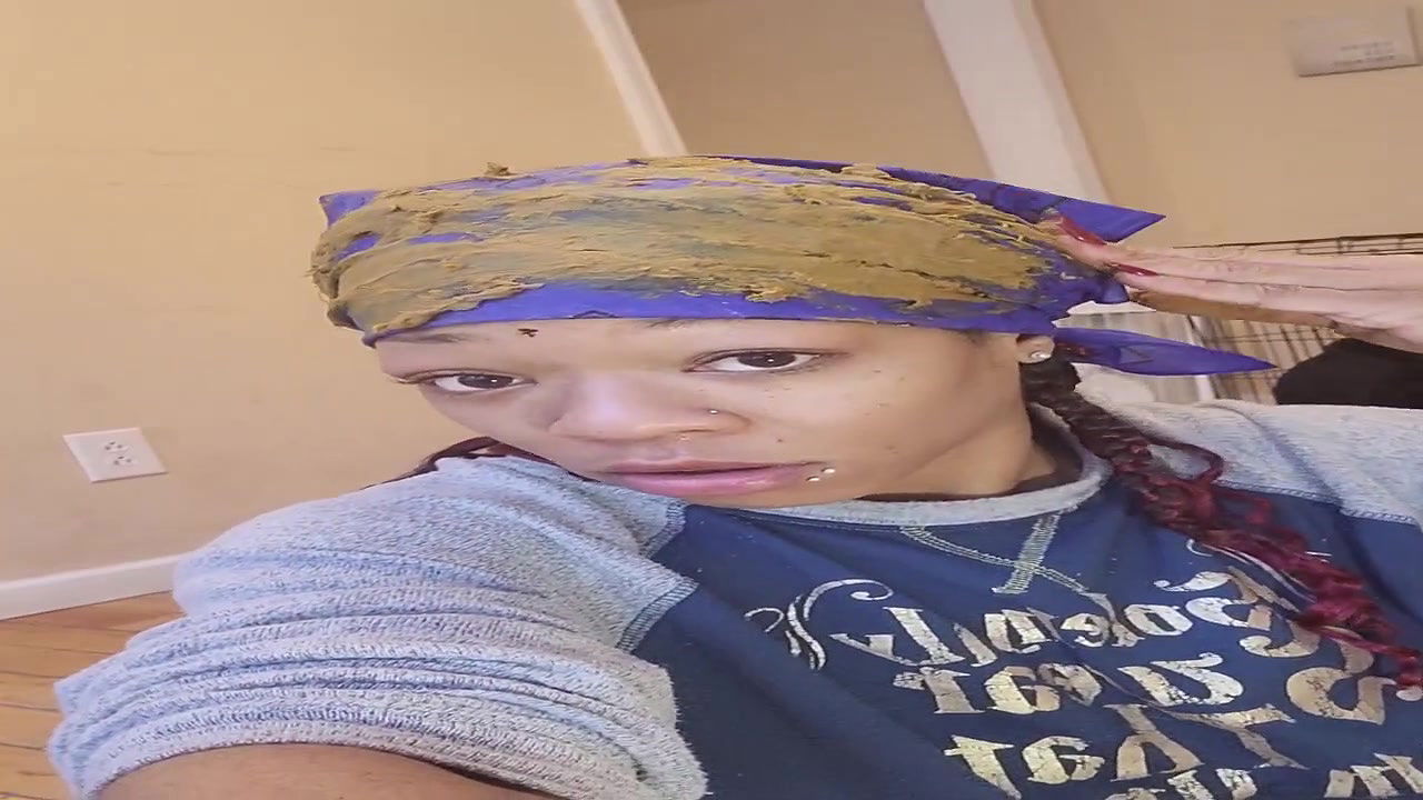 UniQueen21 – Uni”Ella smearing shit