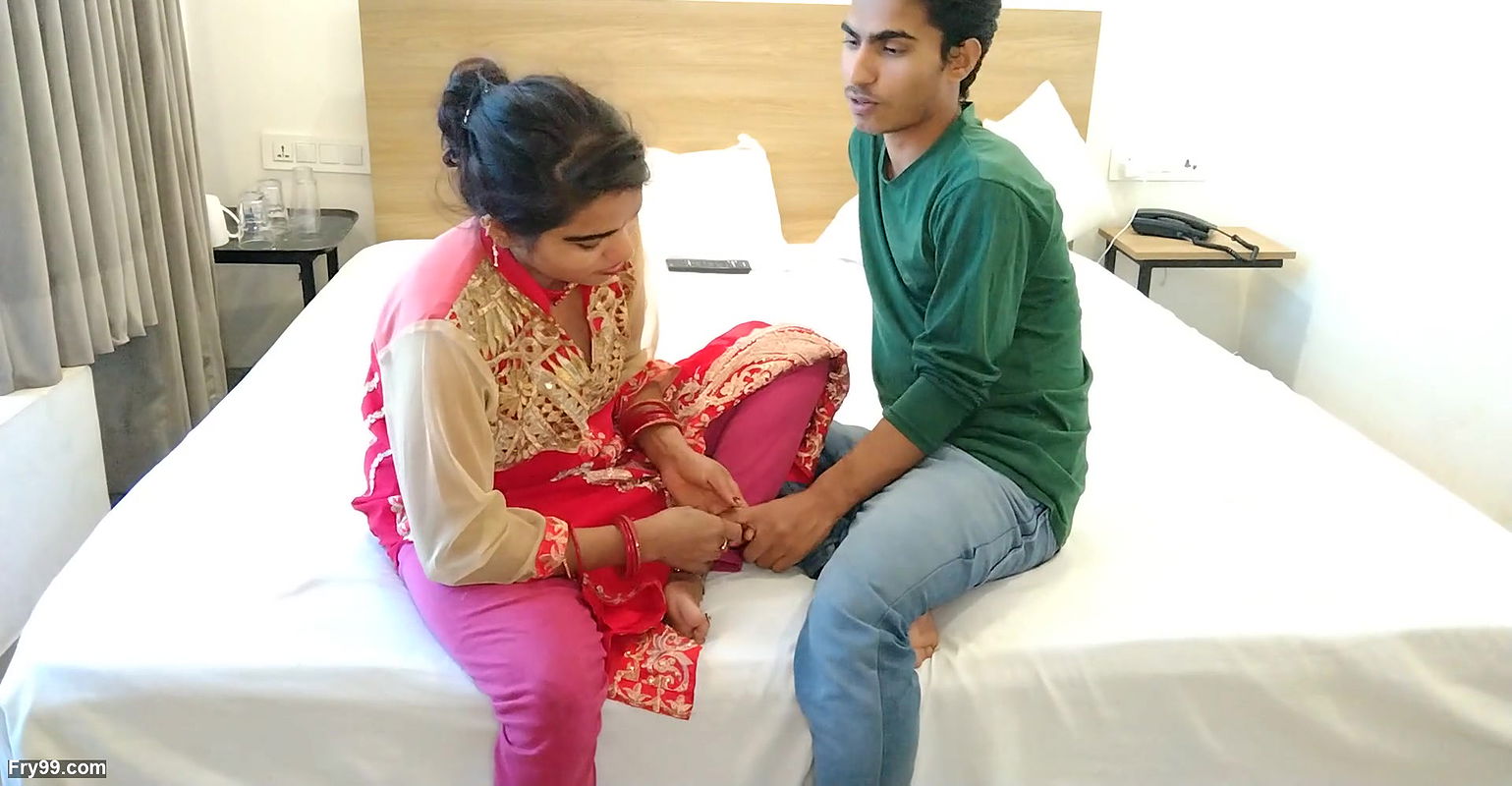 Indian girl sang the song and left the patak patak