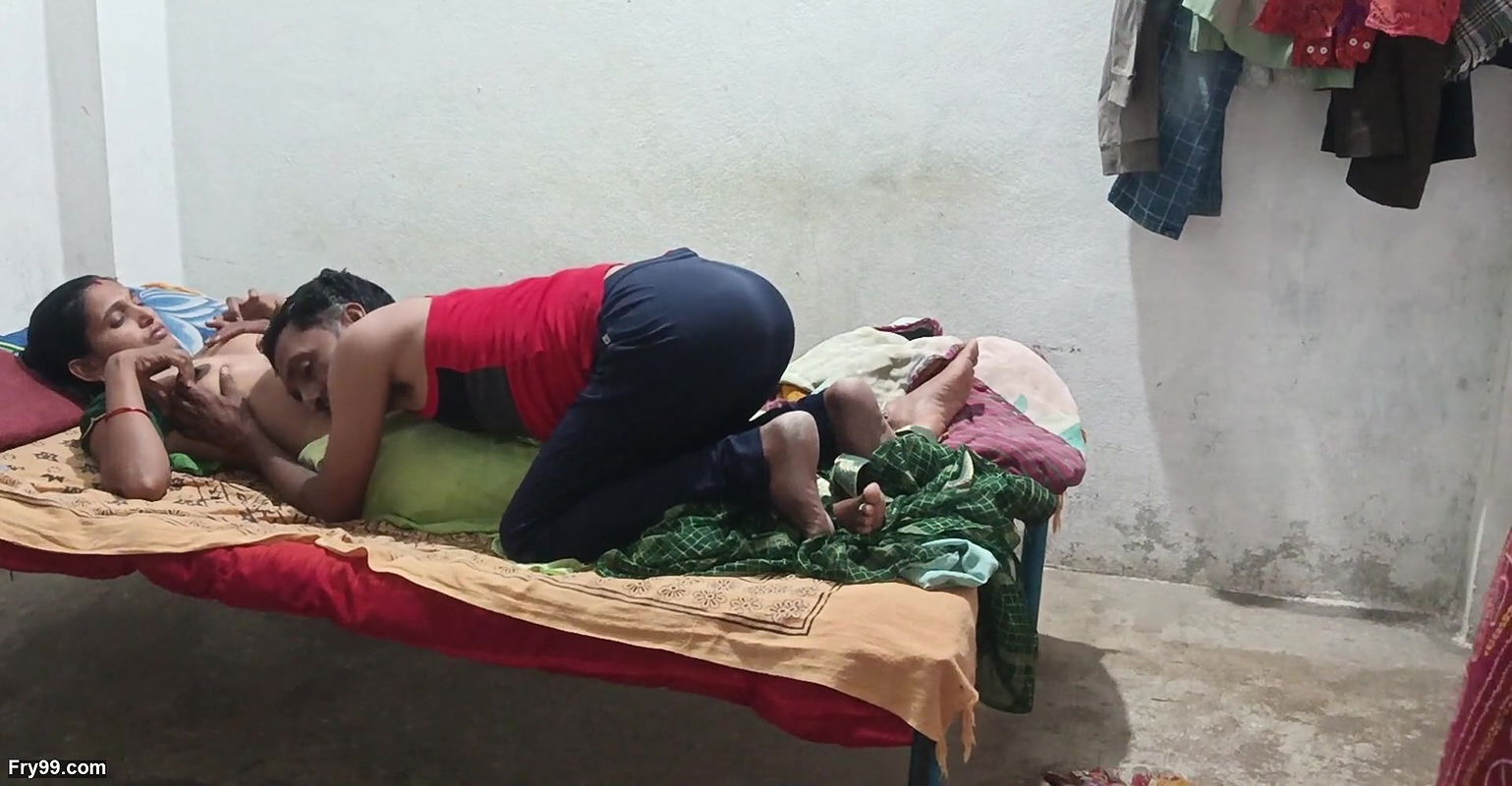 Desi sexy style Indian bhabhi