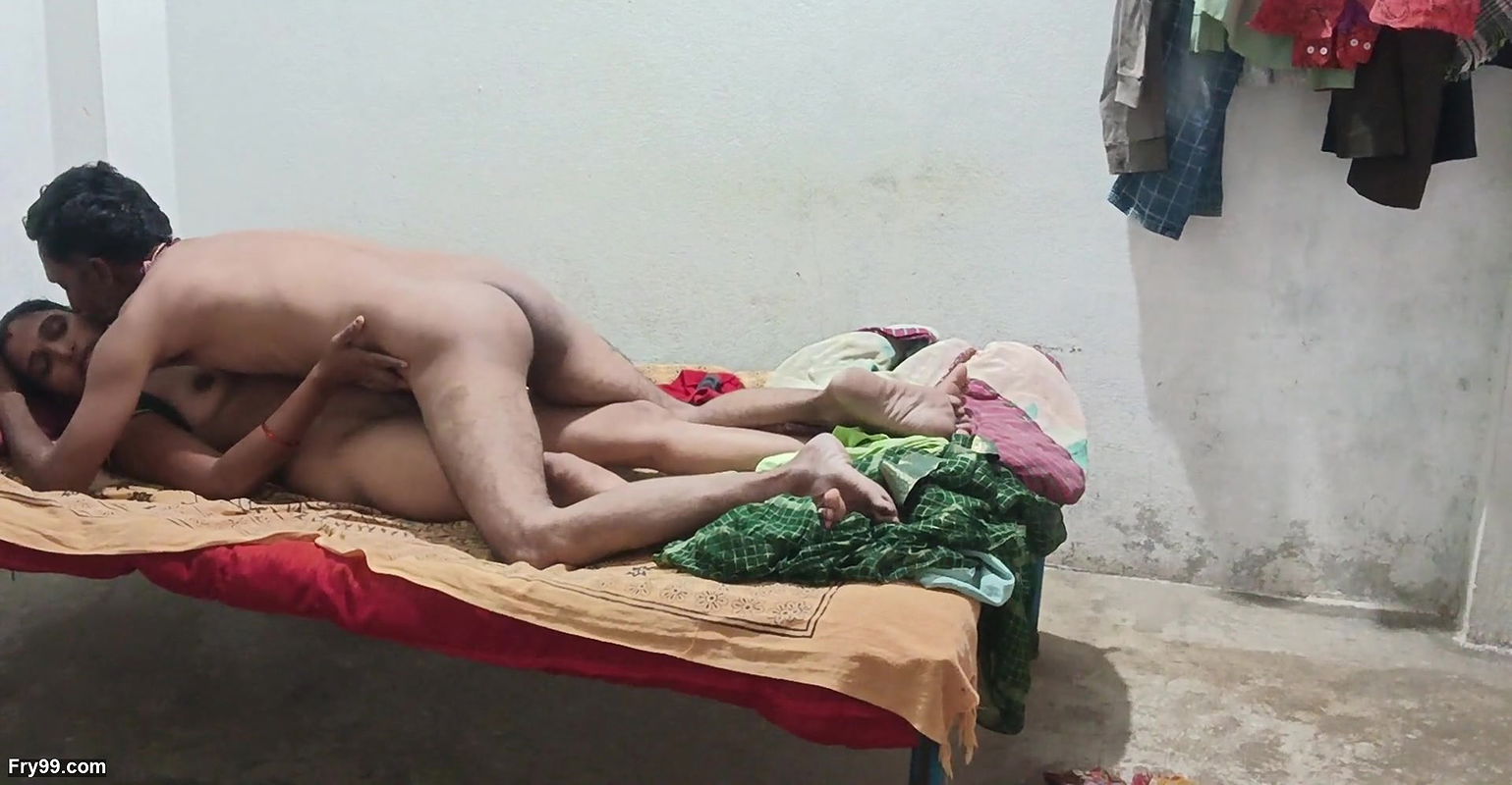 Desi sexy style Indian bhabhi