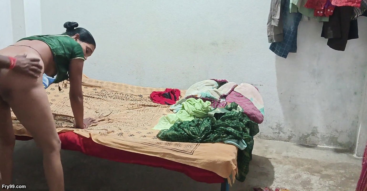 Desi sexy style Indian bhabhi