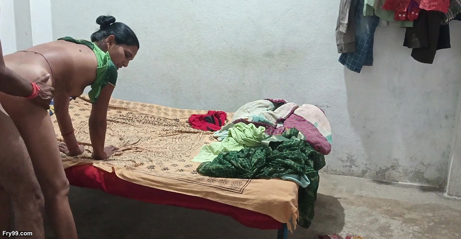 Desi sexy style Indian bhabhi