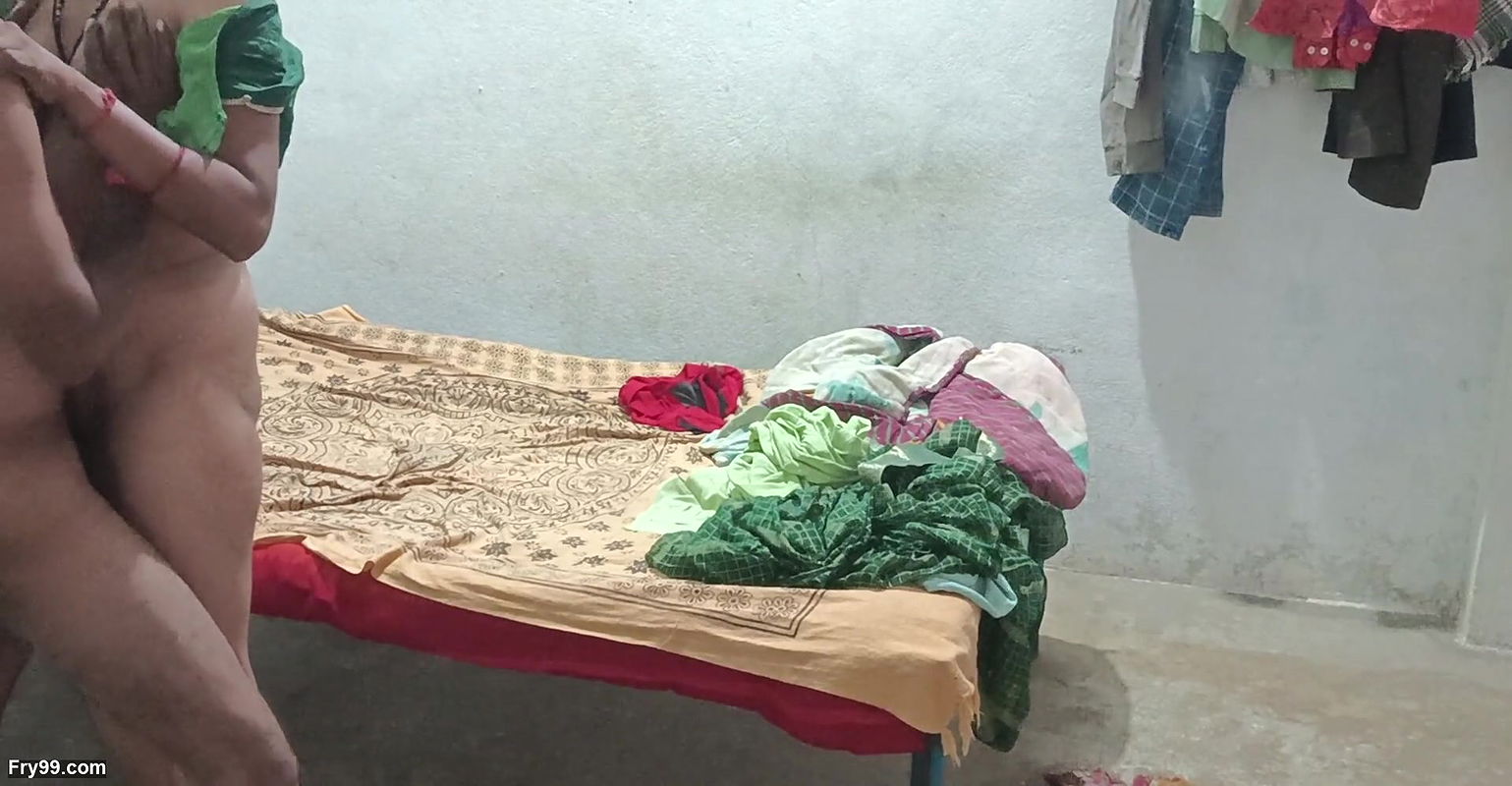 Desi sexy style Indian bhabhi