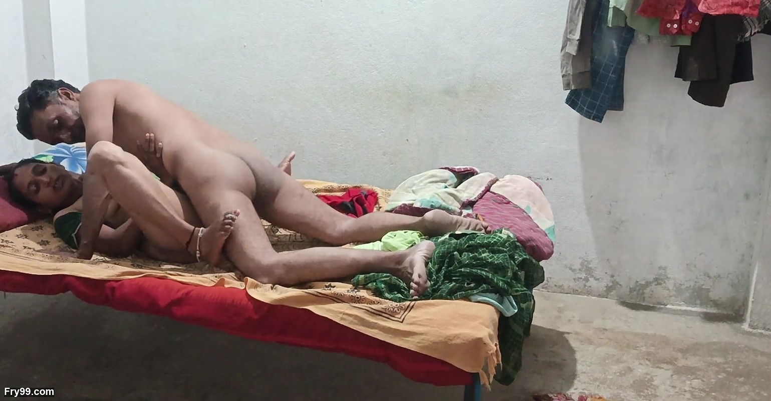 Desi sexy style Indian bhabhi