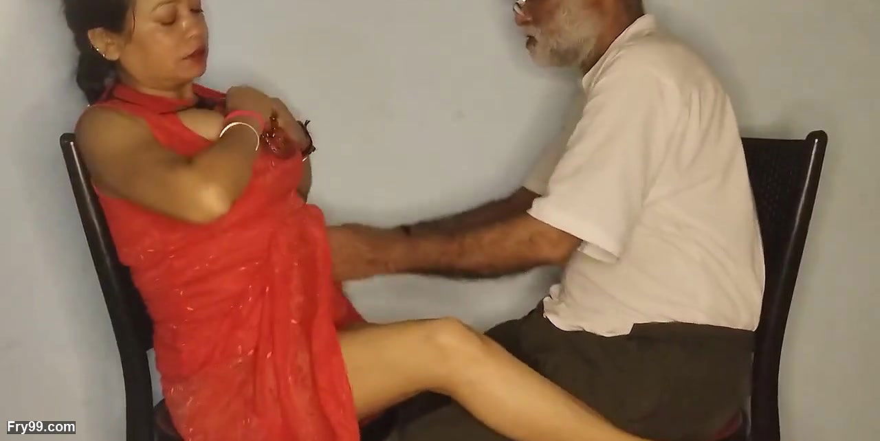 Romantic hot video lip kissing sucking foreplay her step sister in-law hot nipple boobs