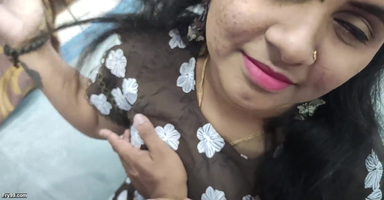 Boy seduce his work mate girl friend and sex in bedroom while no one in his house