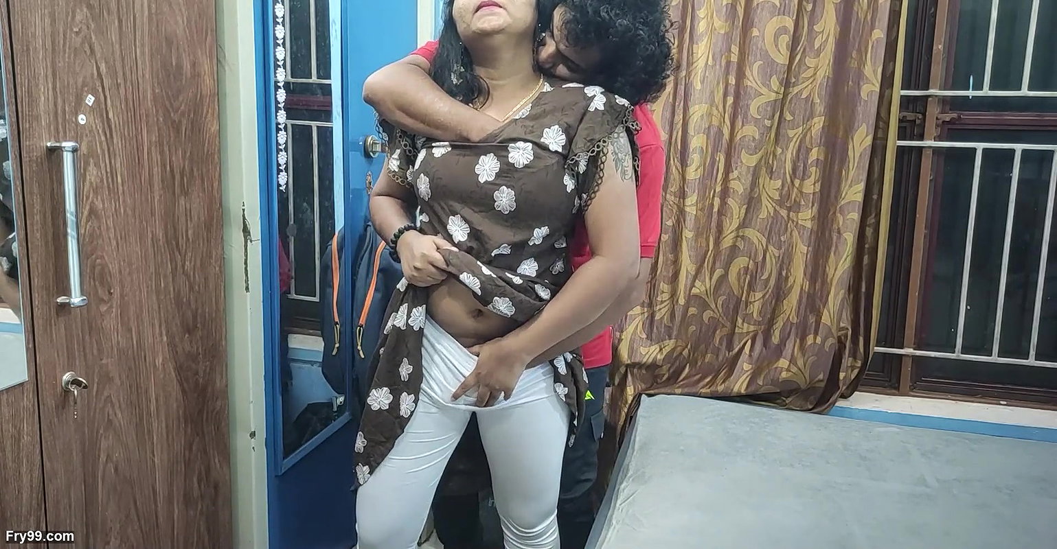 Boy seduce his work mate girl friend and sex in bedroom while no one in his house