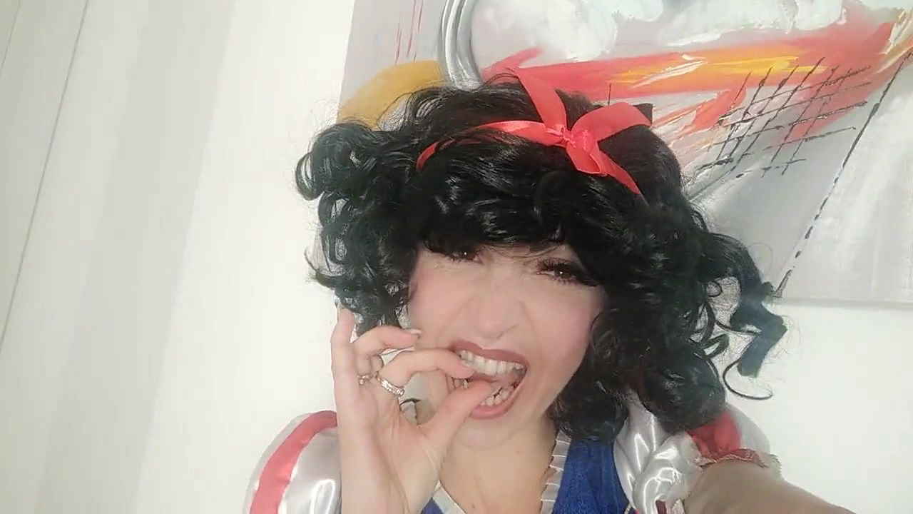 Snow White divore you, stupid dwarf