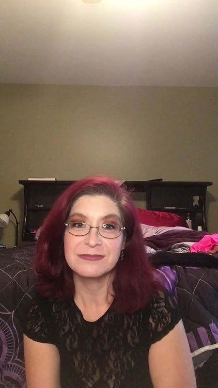 LilGiantess Chats With Her Cuck