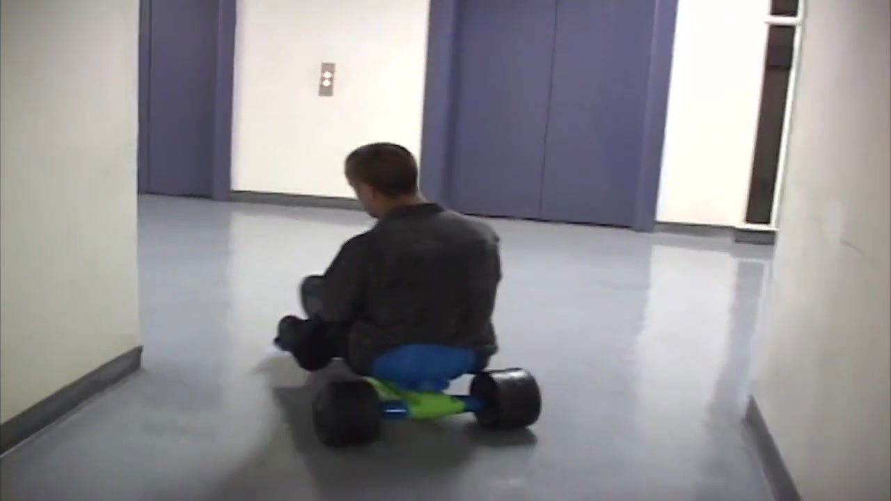 Dyn-a-mite & Kate Frost & Little Romeo Twin Pee Catches Midget