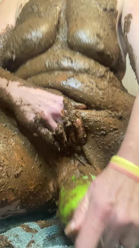 Allura Poop Covered fucking a Big bottle