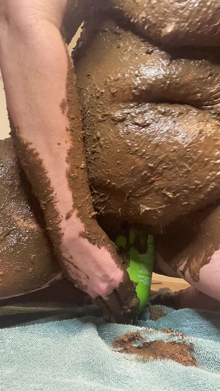 Allura Poop Covered fucking a Big bottle