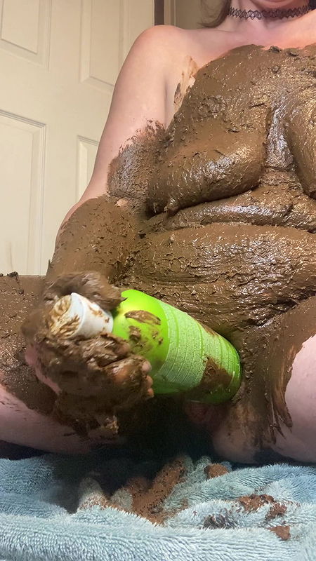 Allura Poop Covered fucking a Big bottle