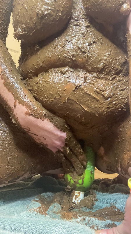 Allura Poop Covered fucking a Big bottle