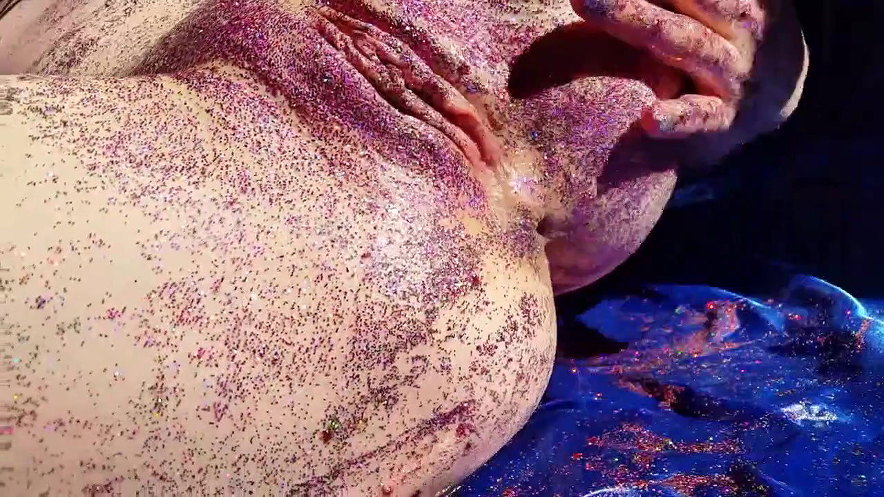 Anna Coprofield Glitter Pussy Milk and Pee