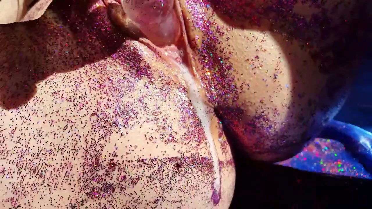 Anna Coprofield Glitter Pussy Milk and Pee