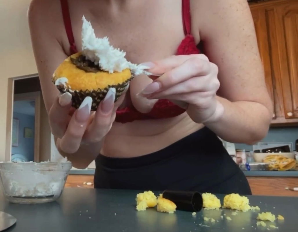 ArabScatGoddess Making The Perfect Muffins