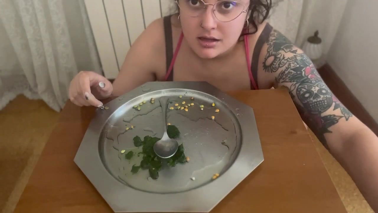 badkithy Oh my God I m so swollen I look pregnant