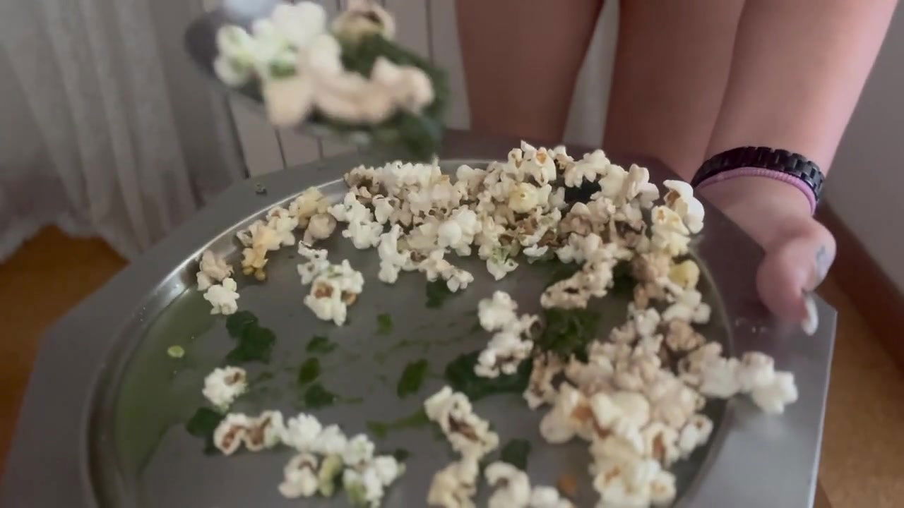 badkithy Oh my God I m so swollen I look pregnant