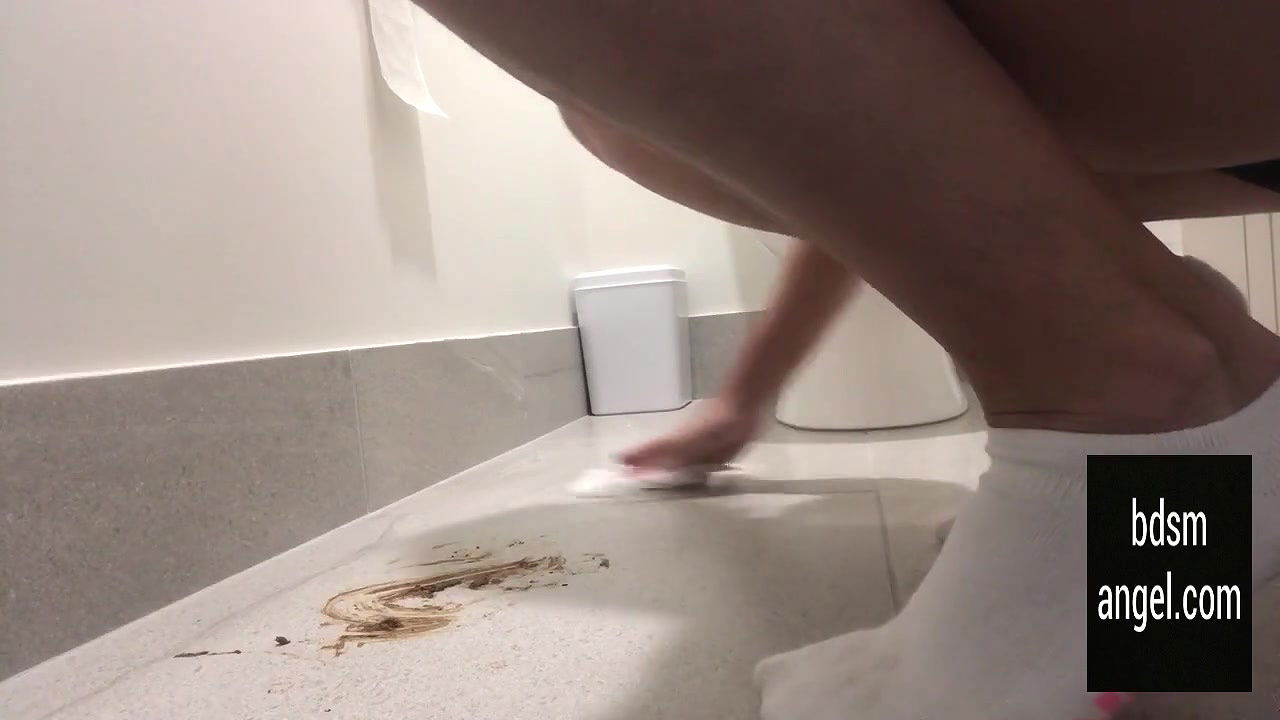 BDSMangel Stomach Pain Poo next to toilet